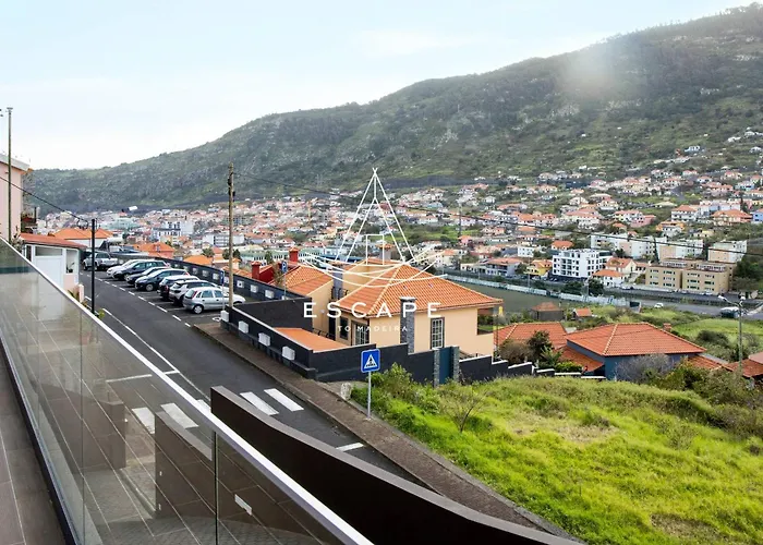 Golden By Escape To Madeira * 马希库